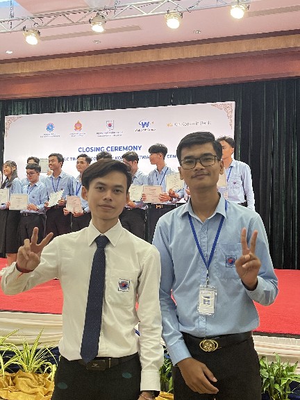 Seng Chhunyeang at the KSHRD closing ceremony